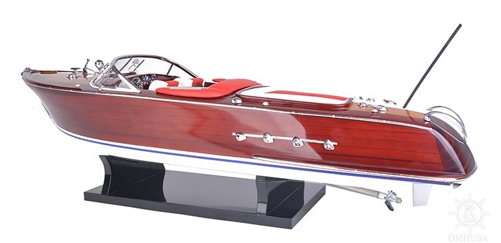 Riva Aquarama With RC Motor L: 67 cm Riva Aquarama With RC Motor L: 67 cm